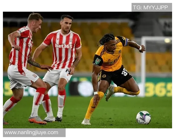 足球联吧热议赛季精彩瞬间球迷互动分享最佳时刻与战术分析