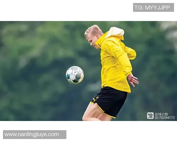 足球旋转时的力量与技巧解析如何掌握完美旋转带来的比赛优势